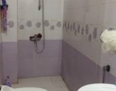 حمام و سرویس بهداشتی فرنگی با کاشی های بنفش 884445588548489