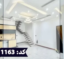 نمایی از نشیمن کف سرامیک و پله های گردان به سمت طبقه بالا ویلا در تبریز 546465