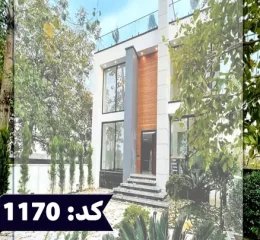 نمایی از ویلا دوبلکس مدرن نما چوب و سنگ درمیان درختان ویلا در رشدیه 7656756