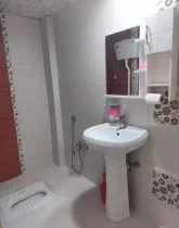 توالت ایرانی و روشویی سرویس بهداشتی آپارتمان در زعفرانیه